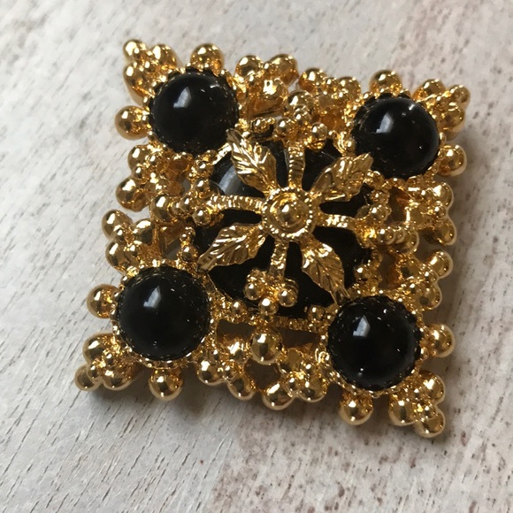 St John Brooch - Picture 5 of 8